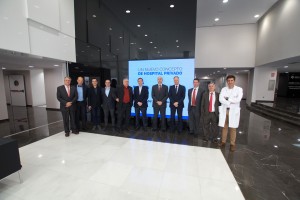 Foto de grupo de los cónsules en IMED Valencia