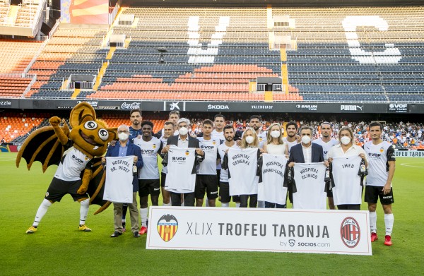 Homenaje del Valencia CF a IMED
